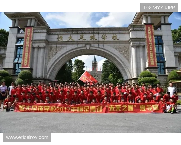 打造足球梦想的摇篮:青训学校培养未来之星的全面模式与发展路径 打造足球梦想的摇篮:青训学校培养未来之星的全面模式与发展路径