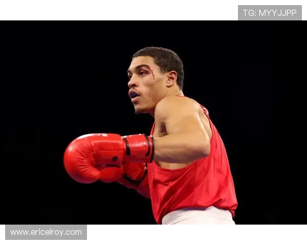 拳击比赛中的战术运用与策略分析 探讨拳击技巧与临场应变的关键要素 拳击比赛中的战术运用与策略分析 探讨拳击技巧与临场应变的关键要素